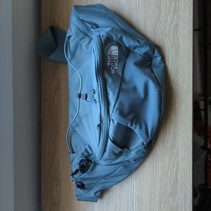 NWOT The North Face Lumbnical—S hip pack